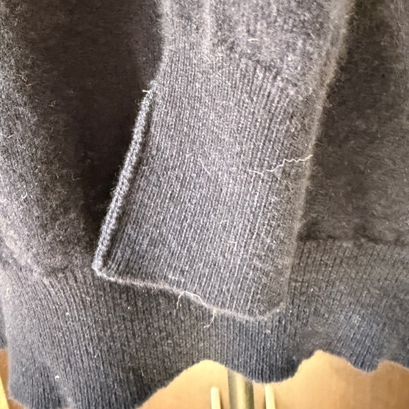 Clan Douglas (Nordstrom) Classic Cashmere V-Neck, XL, Blue. Made in Scotland. - Picture 7 of 8